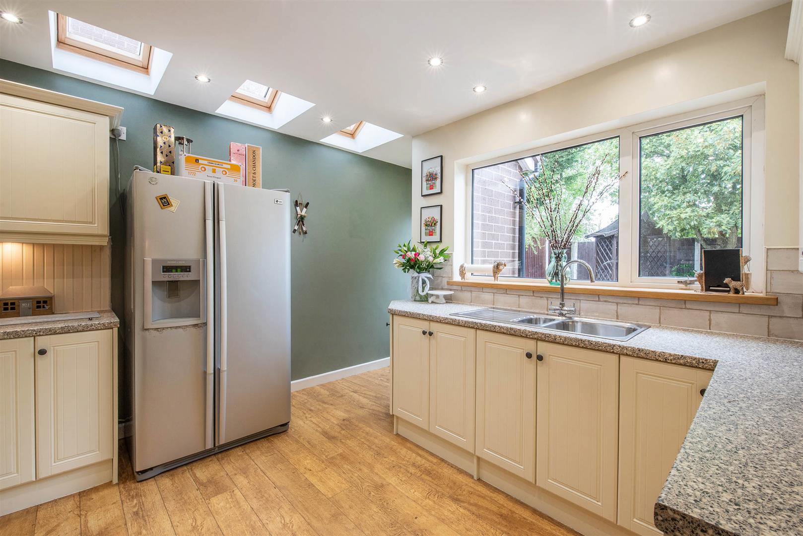 3 bed property in Hall Carr Lane, Preston